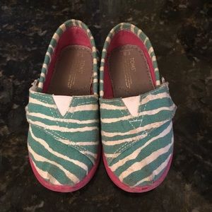Girls Toms size T8 leopard
